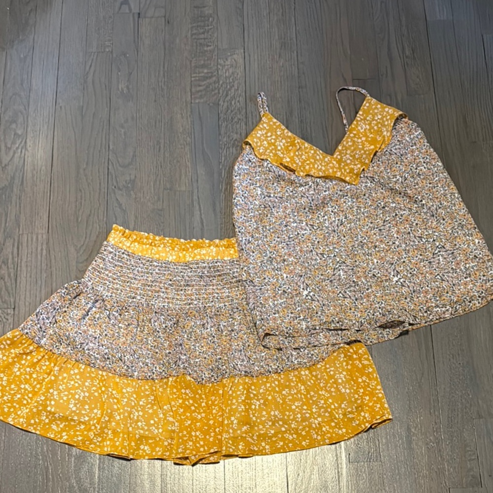 Banana Republic women’s tank top and skirt size small